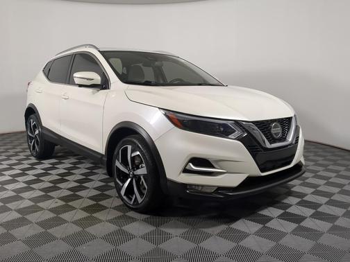 White 2021 Nissan Rogue Sport SL