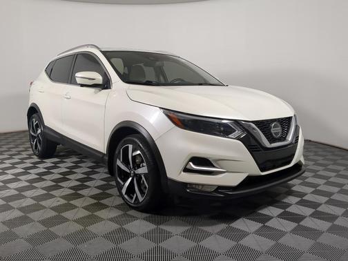 White 2021 Nissan Rogue Sport SL