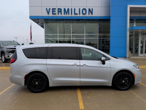 Silver Mist Clearcoat 2023 Chrysler Pacifica Touring-L
