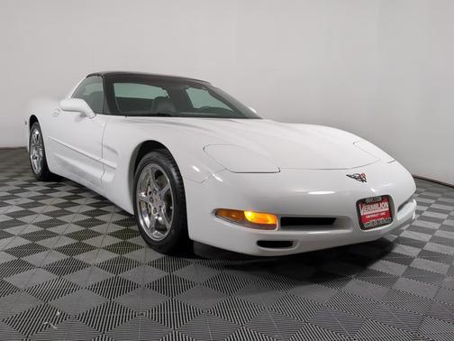 Arctic White 2004 Chevrolet Corvette Base