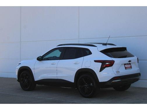 Summit White 2026 Chevrolet Trax ACTIV