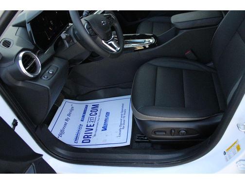 Summit White 2026 Chevrolet Trax ACTIV