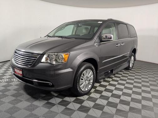 2015 Chrysler Town & Country Limited Platinum