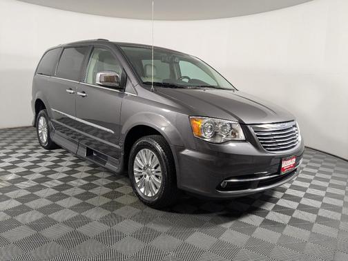 2015 Chrysler Town & Country Limited Platinum