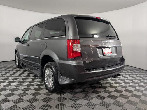 2015 Chrysler Town & Country Limited Platinum