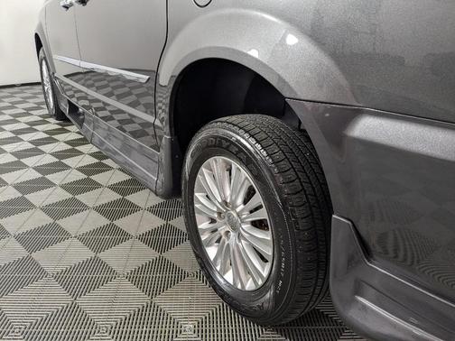 2015 Chrysler Town & Country Limited Platinum