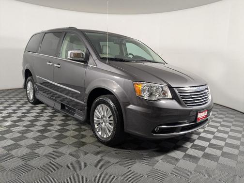 2015 Chrysler Town & Country Limited Platinum