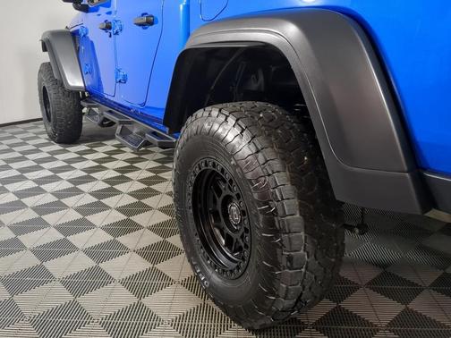 Hydro Blue Pearlcoat 2023 Jeep Gladiator Mojave