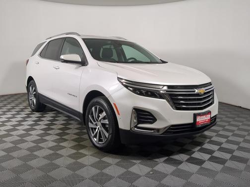 Iridescent Pearl Tricoat 2024 Chevrolet Equinox Premier