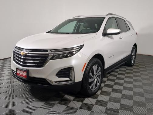 Iridescent Pearl Tricoat 2024 Chevrolet Equinox Premier