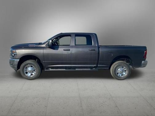 2026 RAM 2500 Tradesman Crew Cab 4x4 6'4' Box