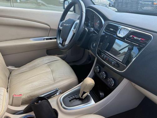 2012 Chrysler 200 Limited