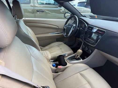 2012 Chrysler 200 Limited