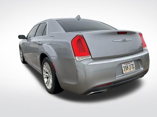 2018 Chrysler 300 Touring