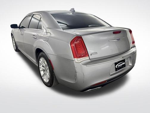 2018 Chrysler 300 Touring