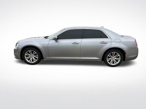 2018 Chrysler 300 Touring