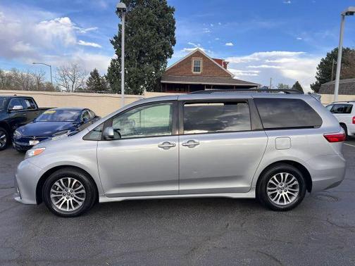 2019 Toyota Sienna XLE