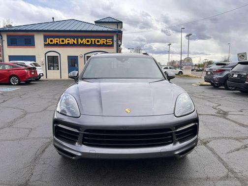Gray 2019 Porsche Cayenne Base