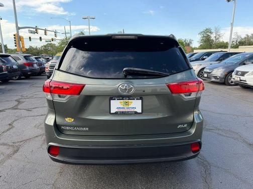 Green 2019 Toyota Highlander XLE
