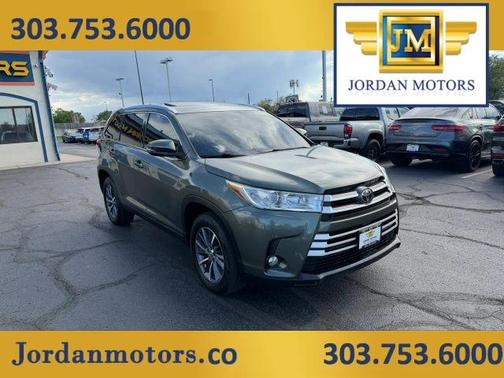 Green 2019 Toyota Highlander XLE