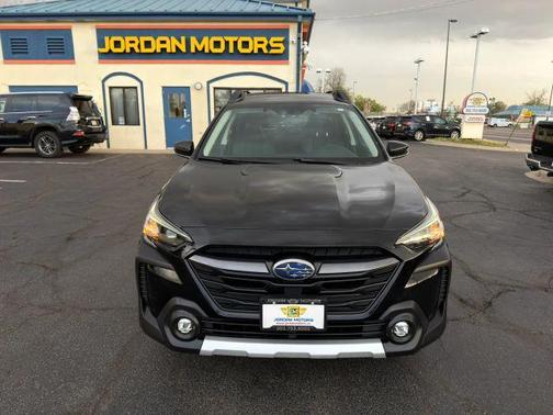 Crystal Black Silica 2023 Subaru Outback Limited