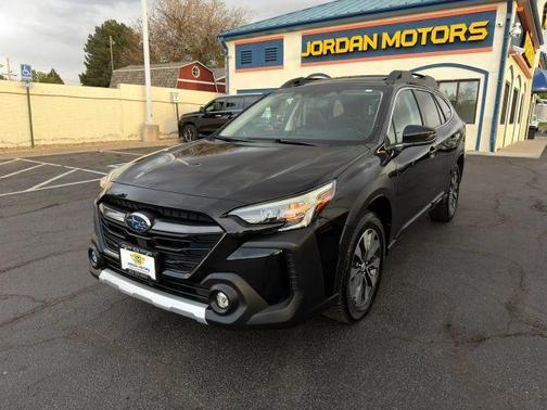 Crystal Black Silica 2023 Subaru Outback Limited