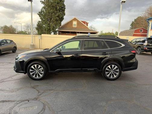 Crystal Black Silica 2023 Subaru Outback Limited