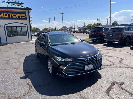 2022 Toyota Avalon Hybrid XLE