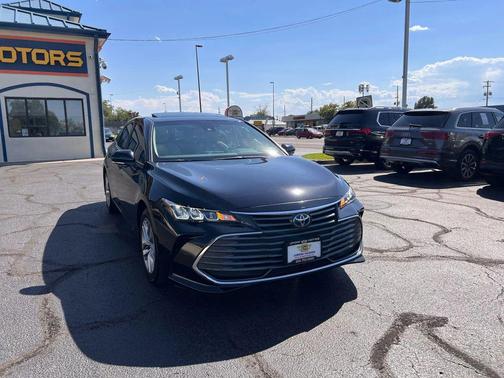 2022 Toyota Avalon Hybrid XLE