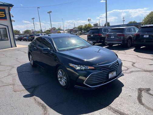 2022 Toyota Avalon Hybrid XLE