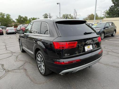 Orca Black Metallic 2017 Audi Q7 3.0T Premium Plus