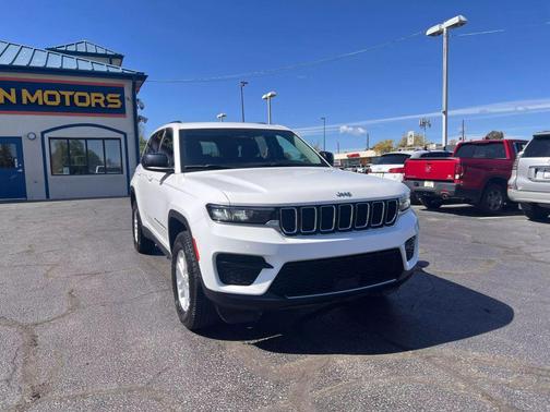 2023 Jeep Grand Cherokee Laredo