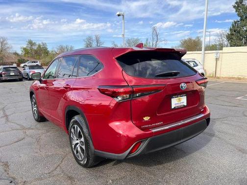 Red 2021 Toyota Highlander Hybrid XLE