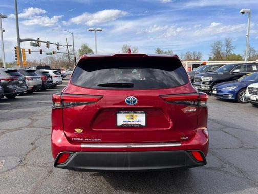 Red 2021 Toyota Highlander Hybrid XLE