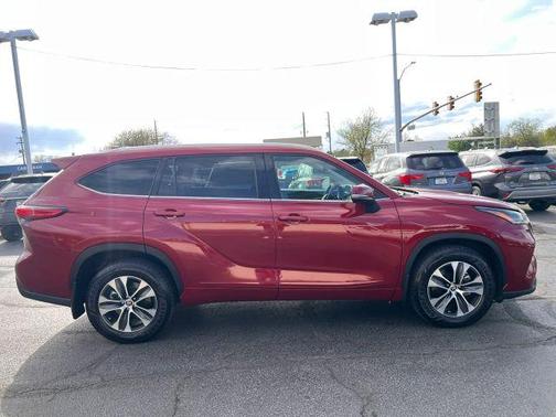 Red 2021 Toyota Highlander Hybrid XLE