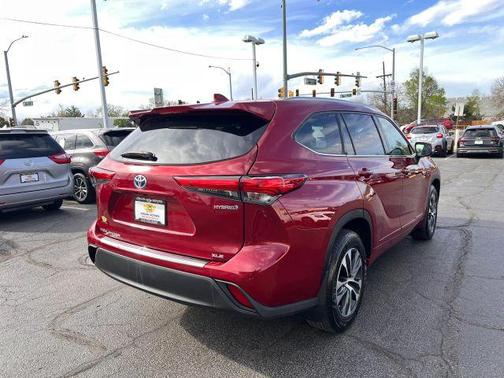 Red 2021 Toyota Highlander Hybrid XLE