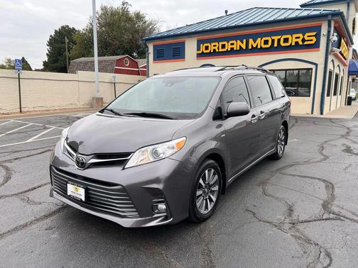 2018 Toyota Sienna XLE