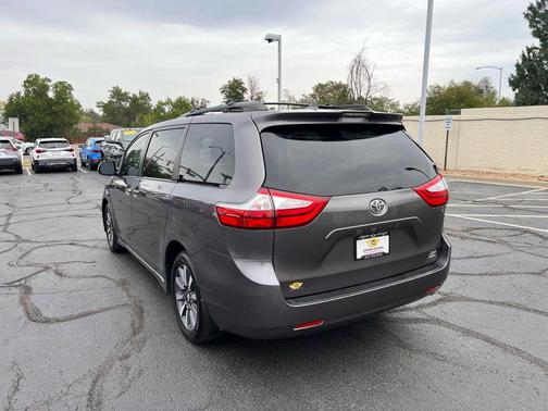2018 Toyota Sienna XLE