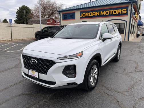 White 2019 Hyundai SANTA FE 2.4 SE