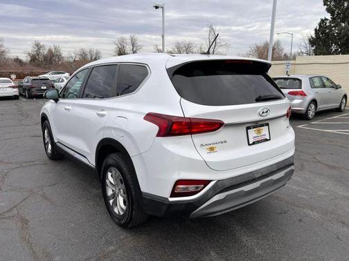 White 2019 Hyundai SANTA FE 2.4 SE