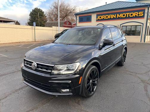 Deep Black Pearl Effect 2020 Volkswagen Tiguan 2.0T SE R-Line Black