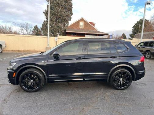 Deep Black Pearl Effect 2020 Volkswagen Tiguan 2.0T SE R-Line Black