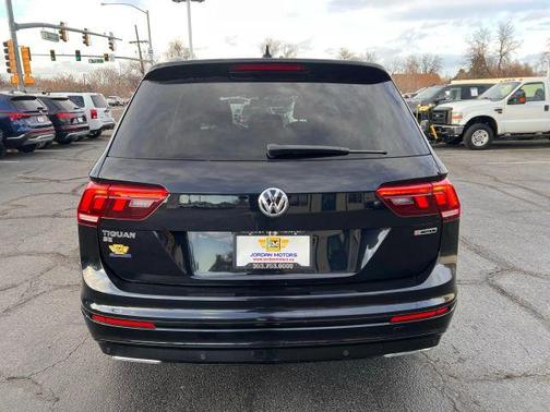Deep Black Pearl Effect 2020 Volkswagen Tiguan 2.0T SE R-Line Black