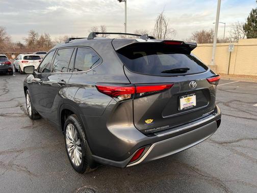 2023 Toyota Highlander Platinum