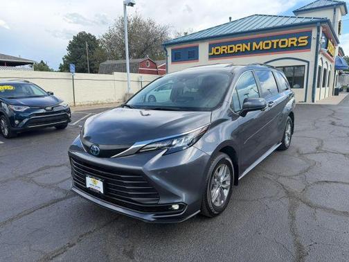 Gray 2025 Toyota Sienna XLE
