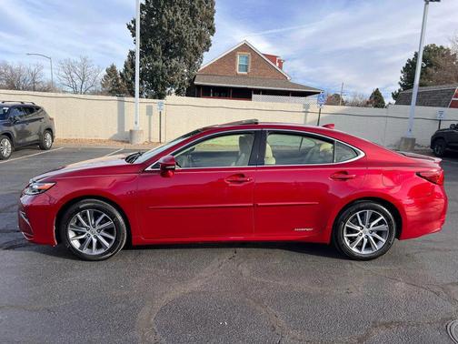2016 Lexus ES 300h Base