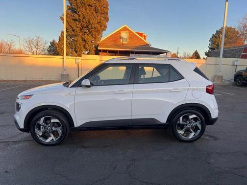 2023 Hyundai VENUE SEL