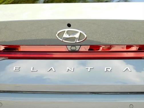 2022 Hyundai ELANTRA Limited