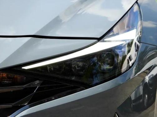 2022 Hyundai ELANTRA Limited