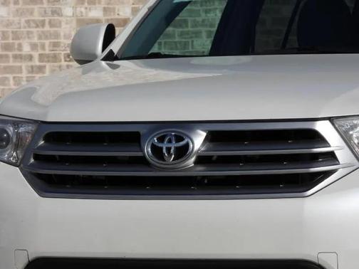 2012 Toyota Highlander SE